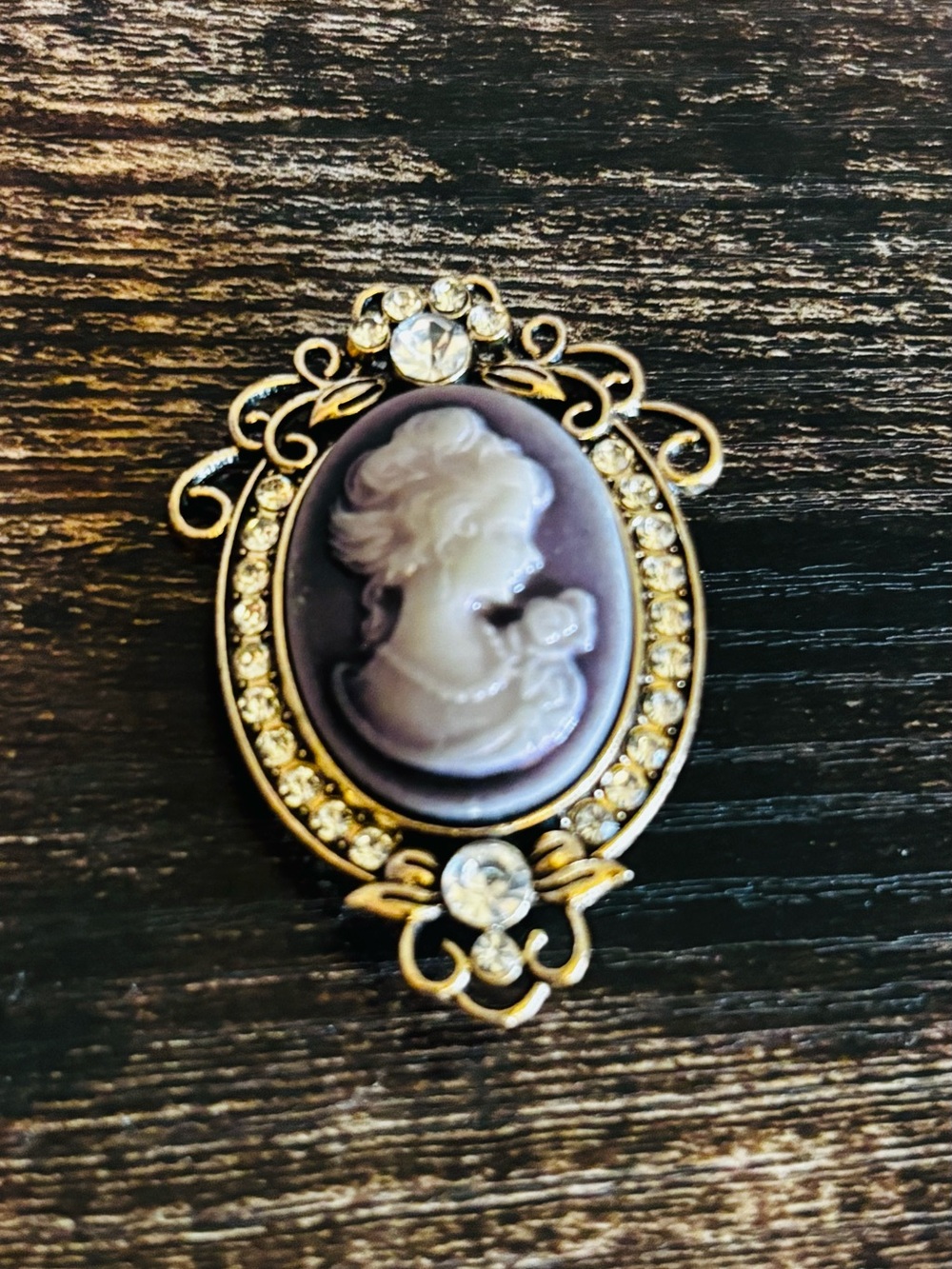 Small Vintage-Inspired Purple Cameo Pendant Brooch with Rhinestones
